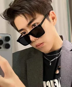 Kính mắt chống tia cực tím